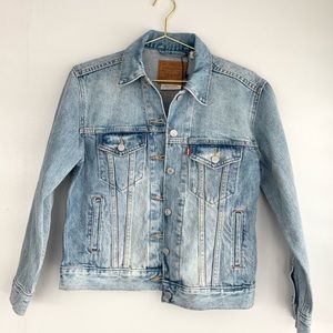 LEVIS DENIM TRUCKER JACKET S SMALL NWT